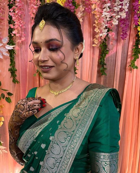 Bengali Wedding Guest Saree Look, Wedding Guest Saree Look, Wedding Guest Saree, Bengali Bride Reception Look, Indian Wedding Bride, Desi Outfits, Reception Look, Bengali Bride, Bengali Wedding