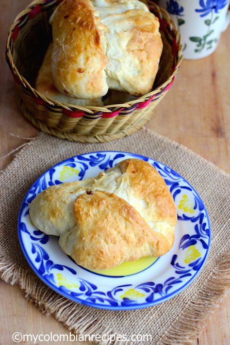 Mogolla Chicharrona (Crispy Pork Belly Stuffed Bread) |mycolombianrecipes.com Colombian Bread, Colombia Recipes, Colombian Bakery, Columbian Food, Columbian Recipes, Colombia Food, Colombian Recipes, Colombian Cuisine, Fried Pork Belly