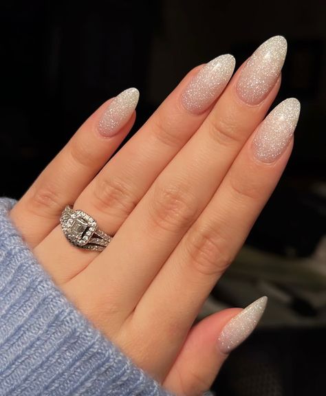 #dippowdernails #sparklenails Nail2023 Trend, Sparkle Powder Nails, Dip Powder Winter Nails, Winter Dip Powder Nails, Comp Makeup, September Nails, January Nails, Casual Nails, Sparkle Nails