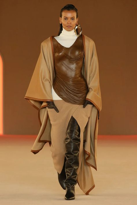 Balmain Fashion, Mode Rihanna, Paris Fashion Week Runway, Runway Fashion Couture, Moda Paris, Fashion Gallery, 가을 패션, Looks Style, Brown Fashion