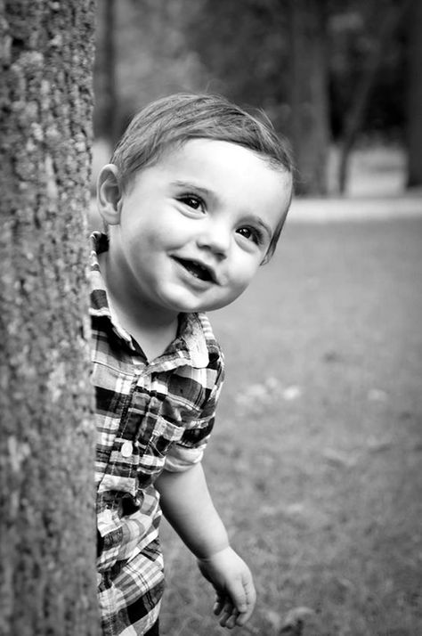 tips-for-photographing-toddlers-31 Toddler Photography Poses, Toddler Portraits, Toddler Poses, Toddler Pictures, Pose Portrait, Toddler Photoshoot, Baby Fotografie, Children Photography Poses, Toddler Photos