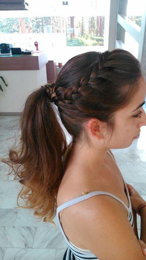 Poni Hear Style, Sagar Choti Hair, Hear Styles, Reception Hairstyle, Messy Braided Hairstyles, Reception Hairstyles, Easy Party Hairstyles, Hear Style, Hair Doo