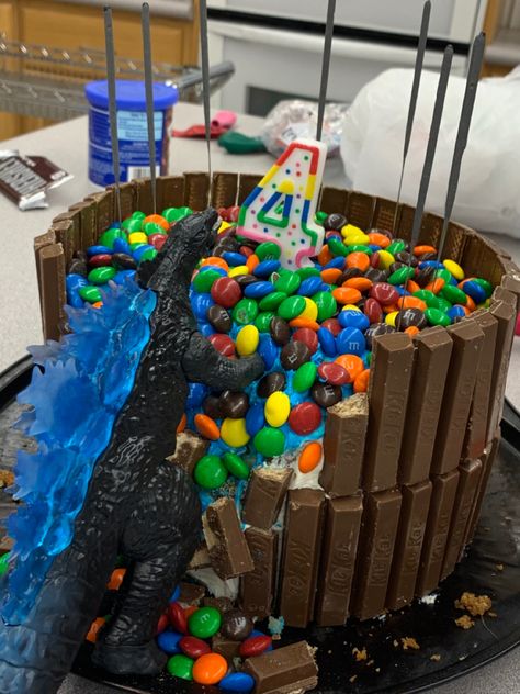 Godzilla Birthday Cake Ideas, Godzilla Birthday Party Cake, Godzilla Cupcakes, Godzilla Cake Ideas, Godzilla Party Ideas, Godzilla Birthday Cake, Creative Cake Ideas, Godzilla Cake, Thomas Birthday Cakes