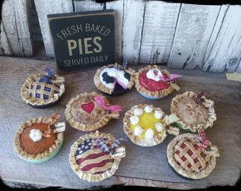 CountryLifeisBest - Etsy Faux Blueberry Pie, Faux Pie, Faux Pies, Mason Jar Lid Pies, Fake Pie, Pie Craft, Tiny Pillows, Mother Thyme, Hutch Ideas