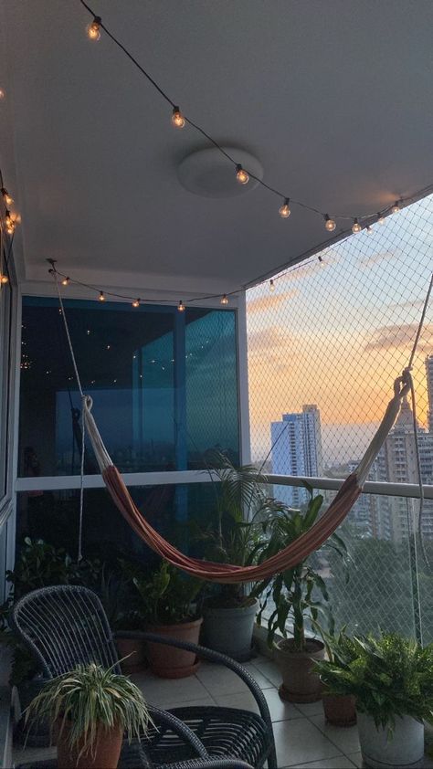 Hammock Ideas Backyard, Hammock Aesthetic, Hammock Balcony, Hammocks Inside, Summer Hammock, Hammock Ideas, Apartment Deck, Apartment Porch, Diy Moss