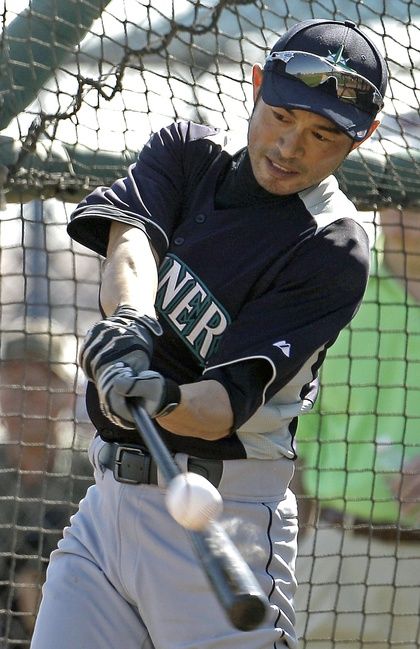 Batting Reference, Ichiro Suzuki, Baseball Art, Baseball Memorabilia, Baseball Girls, People Poses, Base Ball, Sports Hero, Human Poses Reference