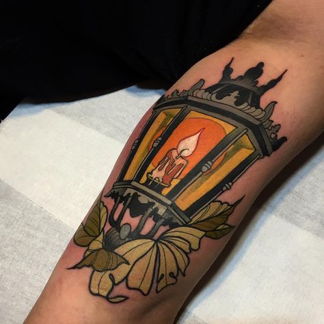 “Gracias Dani!!!! Tattoo in progress. Done with #hustlebutterdeluxe #bulldogpro #killerink #tattoomemachines #revolutionneedles” Harry Potter Lantern Tattoo, Candle Lantern Tattoo, Lantern Tattoo Design, Lantern Logo, Lamp Tattoo, Fall Lanterns, Lantern Tattoo, Pic Candle, Favorite Tattoos