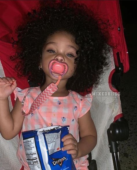 Bourgie Kiids on Instagram: “Jayleen - 2 years Dominican Leave a '📍' if on Explore Page User Tagged {fc: 82,661} 🌸💕 -- TO BE FEATURED - Use hashtag #MixedKiids & DM…” Mixed Kids Hairstyles, Curly Kids, Natural Hair Stylists, Curls For The Girls, Cute Black Babies, Baby Momma, Loose Waves Hair, Natural Hair Community, Paper Notebook