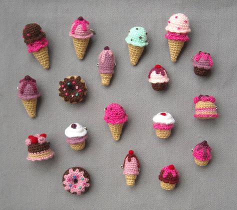 Amigurumi+sweets++Crochet+brooches++Ice+Cream+Cupcake+by+biribis Crochet Cake, Crochet Brooch, Confection Au Crochet, Ice Cream Cones, Crochet Food, Crochet Diy, Crochet Keychain, Crochet Applique, Crochet Art