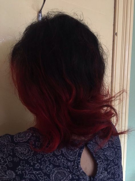 Ombré red look short black hair. Black Fade To Red Hair, Black Fading Into Red Hair, Red Faded Hair, Black Hair Red Ombre, Short Red And Black Hair, Black Hair Red Tips, Black Roots Red Hair, Black Hair Fade, Red Hair Tips