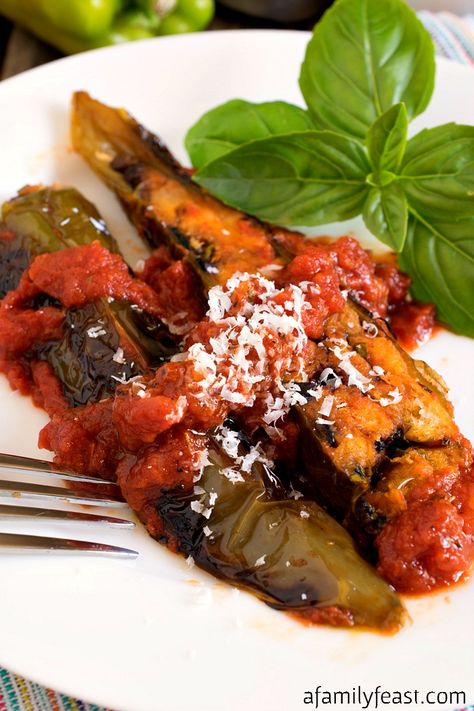 Italian Frying Peppers, Marconi Peppers, Tuna Lunch, Italian Tomato Sauce, Family Feast, Healthy Food Delivery, Peppers Recipes, Sunday Dinner, Stuffed Sweet Peppers