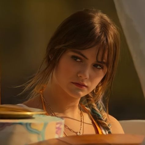 Emilia Jones Gif, Kinsey Locke, Locke And Key, Emilia Jones, Girls Characters, Best Tv Shows, Celebrity Outfits, Face Claims, Cool Girl