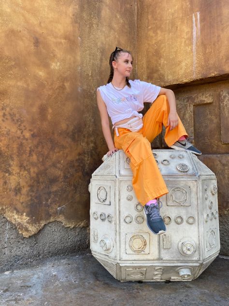 Star Wars Land at Disneyland with myself dressed as Hera Syndulla from Star Wars Rebels Hera Syndulla Disneybound, Hera Syndulla, Disney Outfits, Star Wars, Stars, Disney