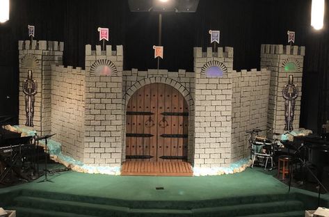 Church Stage Decor, Eco Friendly Ganpati Decoration, Kingdom Vbs, Castle Crafts, Vbs Decorations, Church Building Design, Cardboard Castle, Medieval Decor, Castle Gate