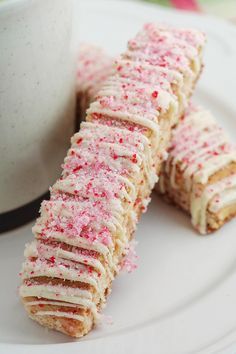 Peppermint Biscotti, Best Biscotti Recipe, Christmas Biscotti, Biscotti Recipes, White Chocolate Drizzle, Peppermint Recipes, Yummy Christmas Treats, Christmas Food Treats, Best Christmas Cookie Recipe