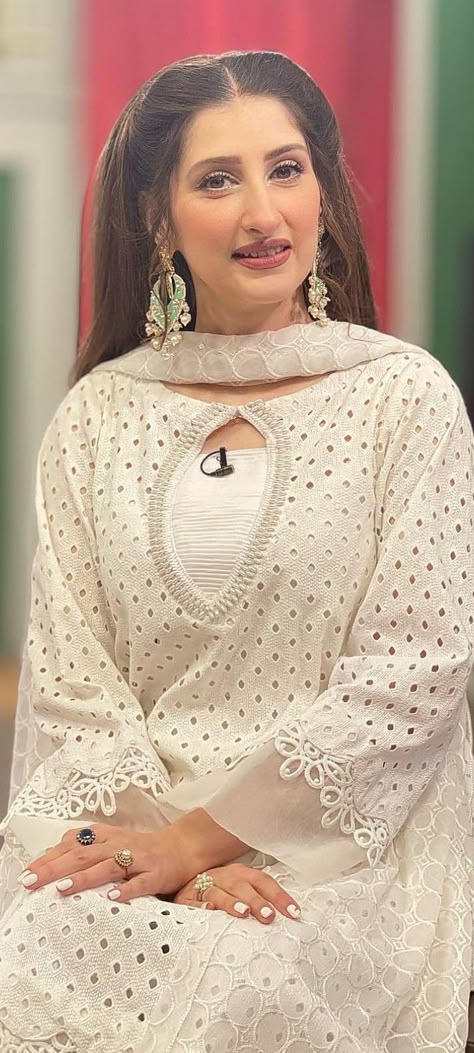 Lace Salwar Design, Chicken Design Kurti, Chicken Dresses Designs, White Chicken Kari Kurta Design, Suits Neck Design Latest, White Lace Suit Design, Chicken Dress Design Pakistani, Chickenkari Suits Designs, Chicken Dress Design