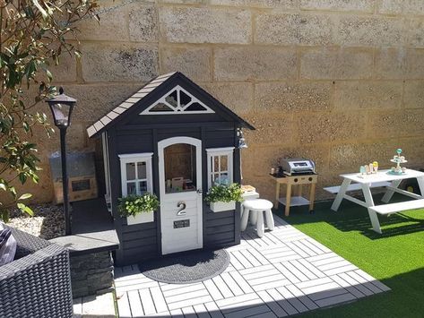 Small Cubby House, Outdoor Playhouse Interior, Playhouse Remodel, Cubby House Ideas, Playhouse Ideas, Amazing Backyard, Backyard Kids Play Area, Wendy House, Backyard Playhouse