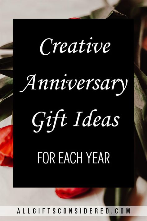 Full list of the best creative (and most unique) anniversary gifts for every year you love bird will be together ❤️ Traditional And Modern Anniversary Gifts, Best Anniversary Gifts For Her, Creative Anniversary Gifts, Surprise Anniversary Ideas, 10 Year Wedding Anniversary Gift, Anniversary Gift Baskets, 60th Wedding Anniversary Gifts, Anniversary Gift For Friends, 60th Anniversary Gifts