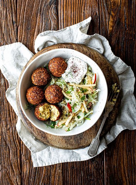 This fail-safe falafel recipe makes for the perfect vegetarian dinner. Take the leftovers to work the next day for lunch. Falafel Dinner, Zucchini Falafel, Dinner Ideas Vegetarian, Yoghurt Recipe, Falafel Recipe, Dry Chickpeas, Winter Dishes, Falafels, Fool Proof Recipes