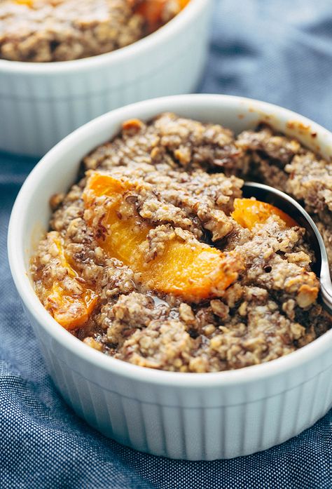 summer apricot oatmeal bake - Taste of Yummy Apricot Oatmeal, Vegan Baked Oatmeal, Healthy Breakfast Diet, Oatmeal Bake, Apricot Recipes, Dessert For Breakfast, Carrot Cupcake, Vegan Breakfast Easy, Healthy Food Menu