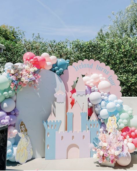 Princess Ball Party Decorations, Princess Theme Birthday Backdrop, Disney Castle Party Decorations, Disney Princess Theme Party Decorations, Princess Party Desserts, Castle Decorations Party, Disney Princess Birthday Backdrop, Princess Birthday Balloons, Princess Party Balloons