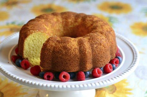 This beautiful cake is light and a lovely option for Easter. Caribbean Rum Cake, Cake Mug, Caribbean Rum, King Food, Rum Cake, King Arthur Flour, Pudding Desserts, Lemon Desserts, Lemon Recipes