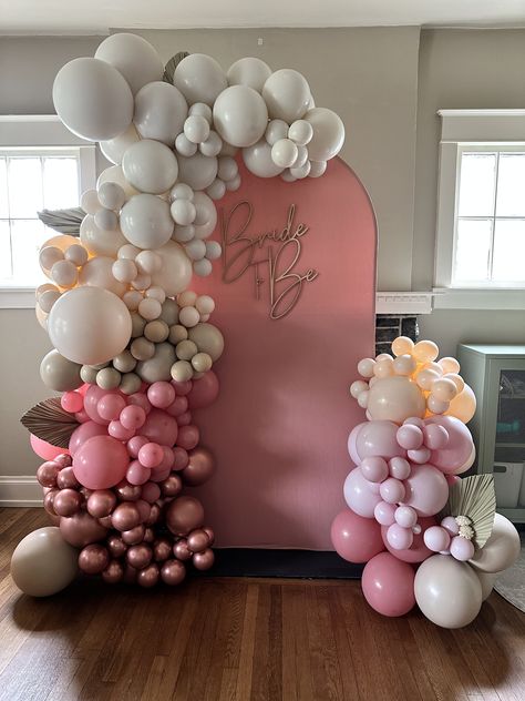 Wedding Ballon, Bridal Shower Balloon, Shower Arch, Kate Baby, Arch Ideas, Bridal Shower Balloons, Bridal Shower Backdrop, Pink Bridal Shower, Arch Design