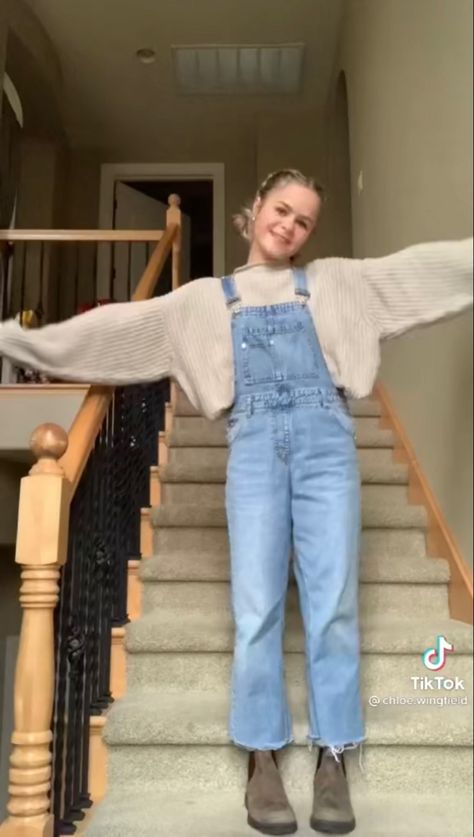 Chloe Wingfield, Overalls Winter Outfit, Overalls Fall Outfits, Winter Overalls Outfit, Overall Outfits Fall, Warm Hiking Outfit, Blundstone Outfits, Overalls Outfit Fall, Overalls Outfit Aesthetic