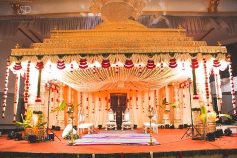 Wedding Mandapam, Mandapam Decoration, Wedding Stage Decoration Ideas, Mandap Ideas, Stage Decoration Ideas, Hindu Wedding Decorations, Mandap Decoration, Bangalore Wedding, Indian Wedding Stage