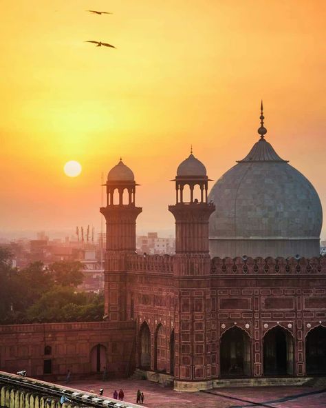 Badshahi Mosque Lahore Sunset Mosque, Pakistan Architecture, Badshahi Mosque, Pakistan Art, Cultural Beauty, Wood Paintings, Mosque Silhouette, Pakistan Culture, Beautiful Pakistan