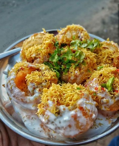 Sev Puri, Indian Fast Food, Indian Food Photography, Puri Recipe, Puri Recipes, Pani Puri, Vegetarian Fast Food, Chaat Recipe, Indian Cooking Recipes