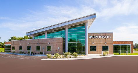 Bronson Medical Office Buildings - Diekema Hamann Architecture & Engineering Modern Hospital, School Building Design, Factory Architecture, Healthcare Architecture, Architecture Engineering, Facade Architecture Design, Library Architecture, Building House Plans Designs, Architectural House Plans