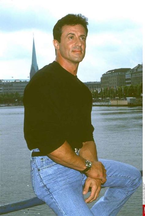 Sylvester Stallone Young, Jean Claude Van Damme, 90s Fashion Men, Jennette Mccurdy, Gents Fashion, Dad Fashion, Rocky Balboa, Charming Man, Tough Guy