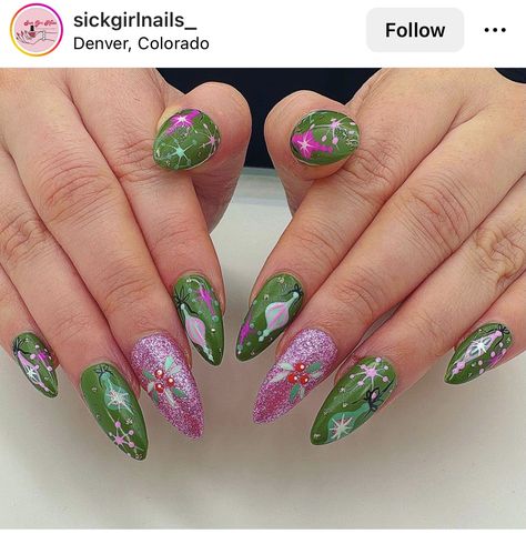 Mid Century Style Mid Century Nail Art, Mid Century Nails, Boho Christmas Nails, December Nails Green, Vintage Christmas Nails, Retro Christmas Nails, Funky Christmas Nails, Iris Nails, Holidays Nails