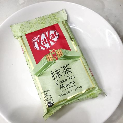 Kit Kat Aesthetic, Pocky Matcha, Green Tea Kit Kat, Coloured Eyes, Okinawa Milk Tea Aesthetic, Japanese Green Tea Aesthetic, Nekohama Matcha, Japanese Matcha Tea, Aesthetic Green