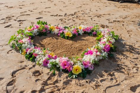 Hawaiian Celebration Of Life, Beach Celebration Of Life Ideas, Beach Heart, Anna Birthday, Maui Beach, Maui Wedding, Maui Weddings, Tropical Theme, Beach Theme