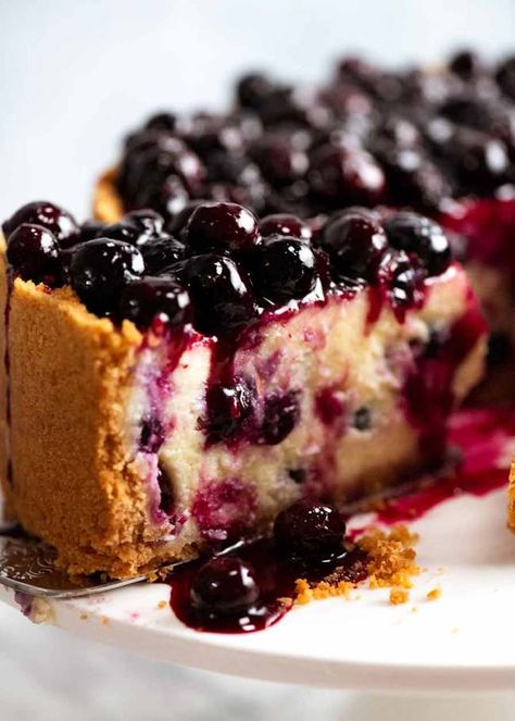 Close up of slice of Blueberry Cheesecake with drip of Blueberry Sauce Blueberry Cheesecake Recipe, Snickers Cheesecake, Blueberry Topping, Red Velvet Cheesecake, Recipetin Eats, Recipe Tin, Blueberry Sauce, Easy Blueberry, Cheesecake Brownies