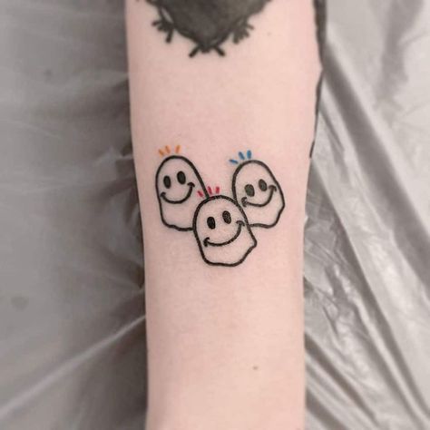 BOO-st your individuality: choose 1 from 50+ unique ghost tattoo ideas & familiarize yourself with their secret 🤫 meanings. Disclaimer: just don't be scared 🤪. Simple Ghost Tattoo, Ghost Tattoo Ideas, Daisy Tattoo Ideas, Simple Ghost, Ghost Tattoos, Daisy Tattoo Designs, Half Moon Tattoo, Tattoos Simple, Ghost Tattoo