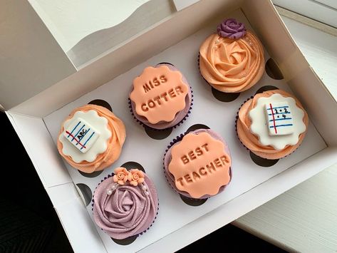 Best Teacher cupcakes!💜 Teacher Cupcakes Appreciation, Cupcakes For Teachers Appreciation, Teacher Appreciation Cupcakes Ideas, Teachers Day Cupcakes Ideas, Teachers Day Cupcakes, Teacher Appreciation Cupcakes, Teachers Day Cake, Teacher Cupcakes, Thank You Cupcakes