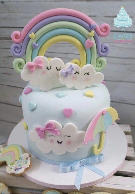 Rainbow And Clouds Cake, Clouds Cake, Gökkuşaği Pasta, Kue Fondant, Fondant Rainbow, Γενέθλια Mickey Mouse, Clouds And Rainbows, Rainbow And Clouds, Cloud Cake