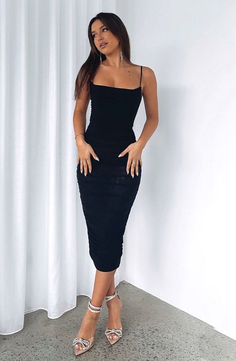 Lbd Outfit Classy, Black Midi Dress Outfit, Black Ruched Midi Dress, Black Wedding Guest Dresses, Black Tie Wedding Guest Dress, Midi Dress Outfit, Ny Outfits, Black Ruched Dress, Tight Dress Outfit