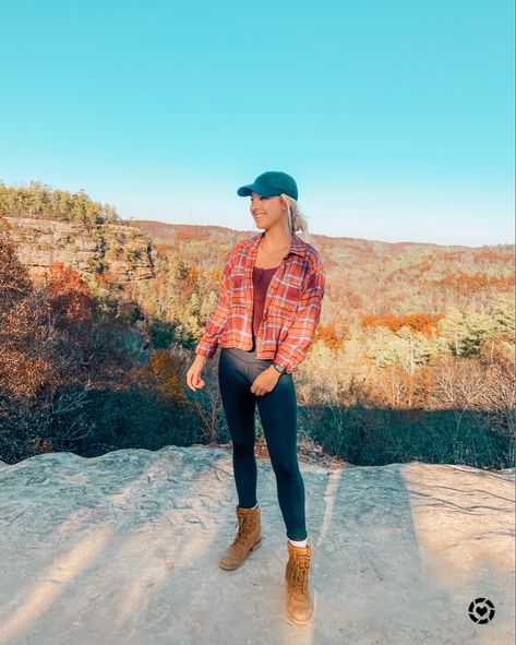 Flannel Outdoor Outfit, Flannel Camping Outfits, Flannel Hiking Outfit, Outdoor Fall Cotton Flannel Shirt, Girls Hiking Outfit, Country Outfits Fall, Fall Outfits Minimalist, Womens Flannel Shirt Hiking, Outdoorsy Outfit