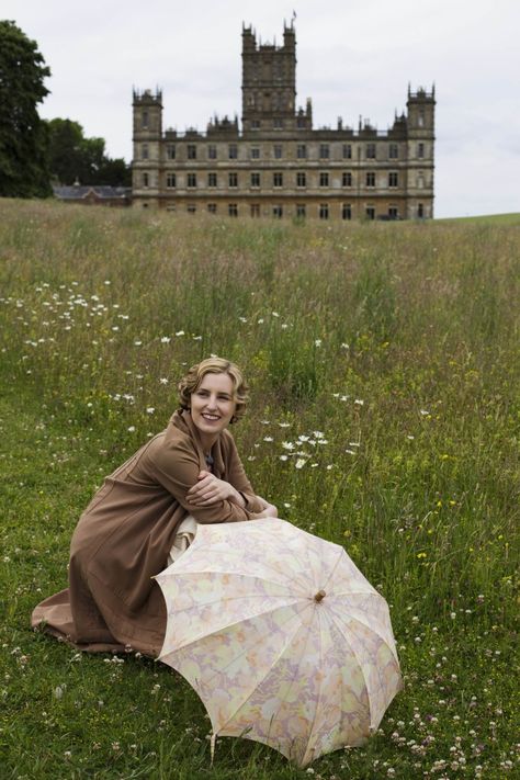 Lady Edith Crawley, Edith Crawley, Downton Abbey Season 6, Brendan Coyle, Downton Abbey Costumes, Downton Abbey Series, Laura Carmichael, Elizabeth Mcgovern, Julian Fellowes