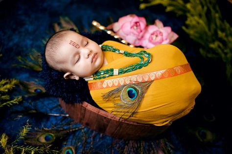 Newborn baby boy in blue wrap on wooden background. #newbornphotography #newborn #newbornbabies #babyphotography #babyphotos #babyphotoprop #babyphotoideas #babyphotographyideas ideal time newborn shoot 7-15days. for more information call/whatsapp +91 6289353378 Newborn Theme, Newborn Baby Shoot, Diy Newborn Photography, Baby Boy Newborn Photography, Newborn Photo Session, Monthly Baby Photos, Baby Photoshoot Boy, Newborn Photography Poses, Newborn Baby Photoshoot