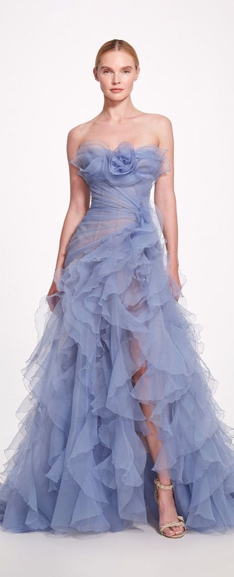 Marchesa Spring 2023 Periwinkle Gown, Marchesa Spring, Viking Wedding, فستان سهرة, Stunning Gowns, Gala Dresses, Spring 2023, Marchesa, Runway Fashion