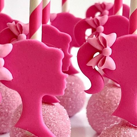 Cake Bites, Barbie Theme, Barbie Cake, Barbie Party, Barbie Movies, Cakepops, Food Decoration, Barbie Girl, Popsicles