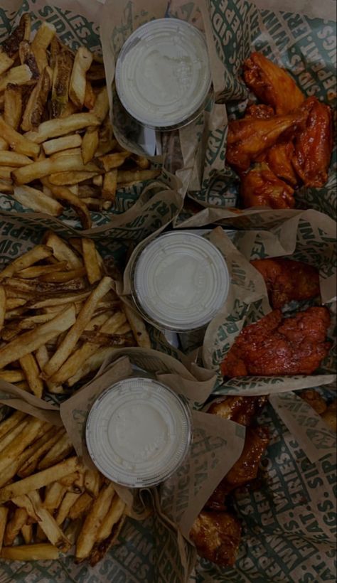 Wings And Fries Aesthetic, Wings Aesthetic Food, Hot Wings Aesthetic, Wing Stop Aesthetic, Wingstop Aesthetic, Fries Aesthetic, Kat Core, Emma Food, Food Wings