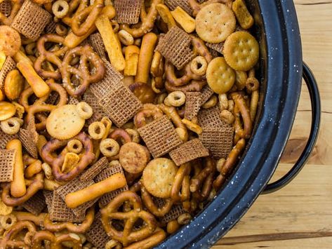 Homemade Bits and Bites Recipe - Shreddies, Cheerios, Cheese Bits, Pretzels and more Bits And Bites Recipe, Cheez It Recipe, Bits And Bites, Life Cereal, Chex Mix Recipes, Snack Mix Recipes, Chex Mix, Smoked Food Recipes, Salty Snacks