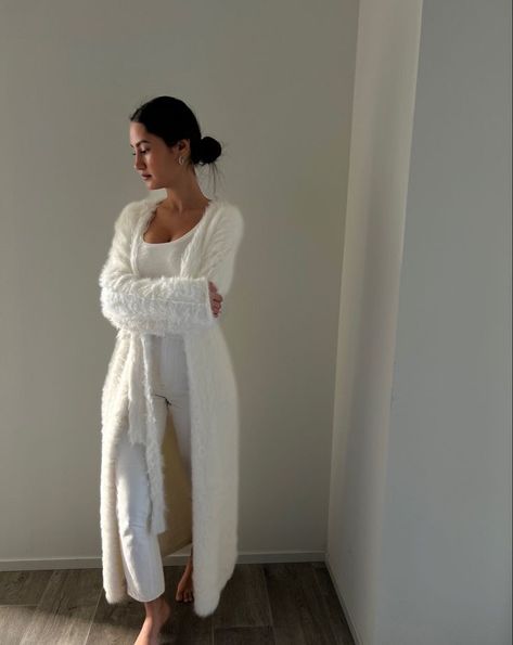 Coat Outfit Ideas For Women, Lounge Wear Outfits, Winter Coat Outfit, Coat Outfit Ideas, Long Cardigan Outfit, Cardigan Fall Outfit, Long White Cardigan, Winter Coat Outfits, Fall Cardigan