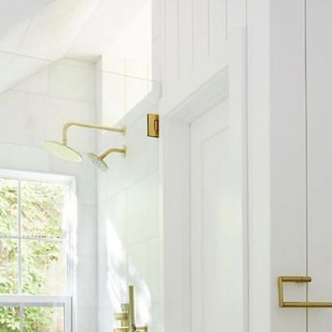 Riad Tile on Instagram: "The Casablanca Carrara marble palate and palette cleanse we needed on the first day of 2024. This airy, sun drenched bathroom by @lisalalaniinteriors features our 12”x 24” subway, 4” x 12” subway and 2” Hexagon mosaic. 

📸: @lisalalaniinteriors 

#riadtile #riadtilemarble #marble #carraramarble #whitemarble #marbleshower #timelessdesign #classicstyle #whiteinteriors #marblebathroom #bathroomdesign #freshstart #newyear #2024" Casablanca Carrara Marble, Bedrosians Marin Tile, Mirasol Bianco Carrara Tile, Nova Dolomite Brass Polished Marble Mosaic Backsplash, Nova Dolomite Brass Polished Marble Mosaic Bathroom, Riad Tile, Marble Showers, Fernandina Beach, Hexagonal Mosaic